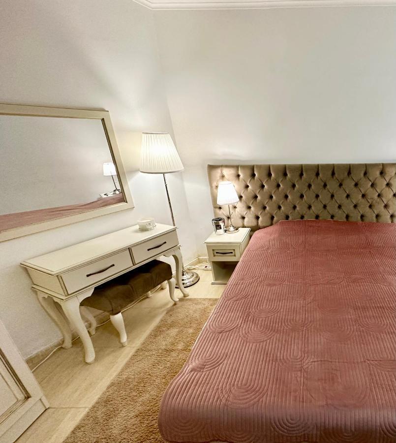 Vintage De Lux, Location, 2bdr Grand Monastery,